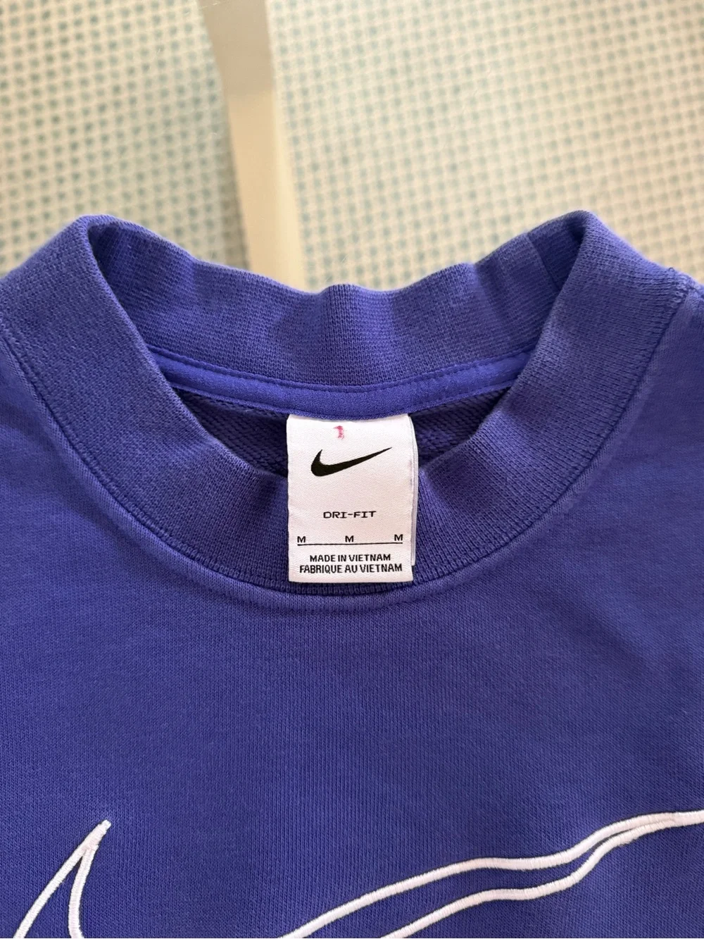 Vintage Nike Sweatshirt Purple Crewneck Embroidered Swoosh Retro 90s Y2K Size M